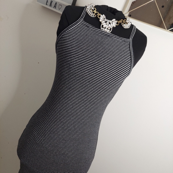 Black and white stripe dress - Picture 4 of 8